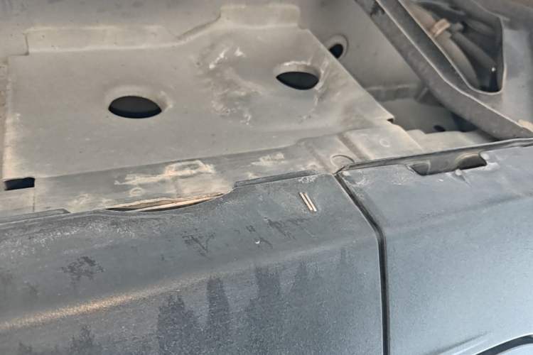 Used Cadillac SRX 2015 3.0L Elite Model Right Side Sill