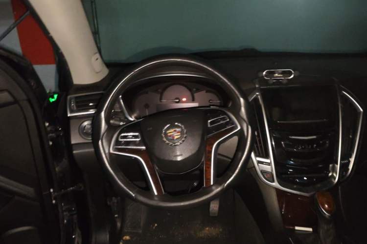Used Cadillac SRX 2015 3.0L Elite Model Steering Wheel