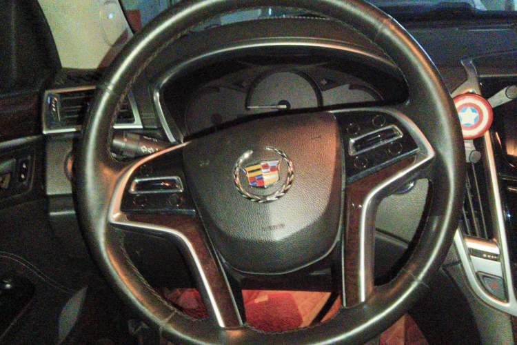 Used Cadillac SRX 2015 3.0L Elite Model Steering Wheel