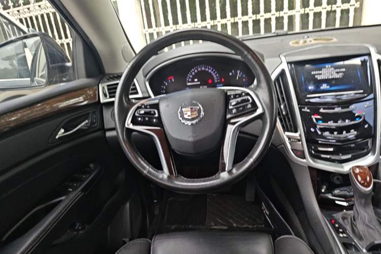 Used Cadillac SRX 2015 3.0L Elite Model Steering Wheel