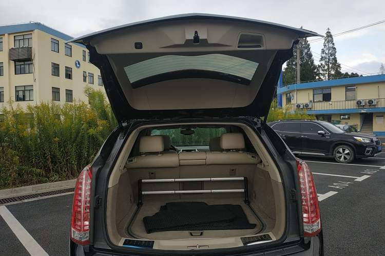 Used Cadillac SRX 2015 3.0L Elite Model Trunk