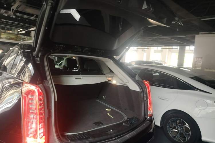 Used Cadillac SRX 2015 3.0L Elite Model Trunk