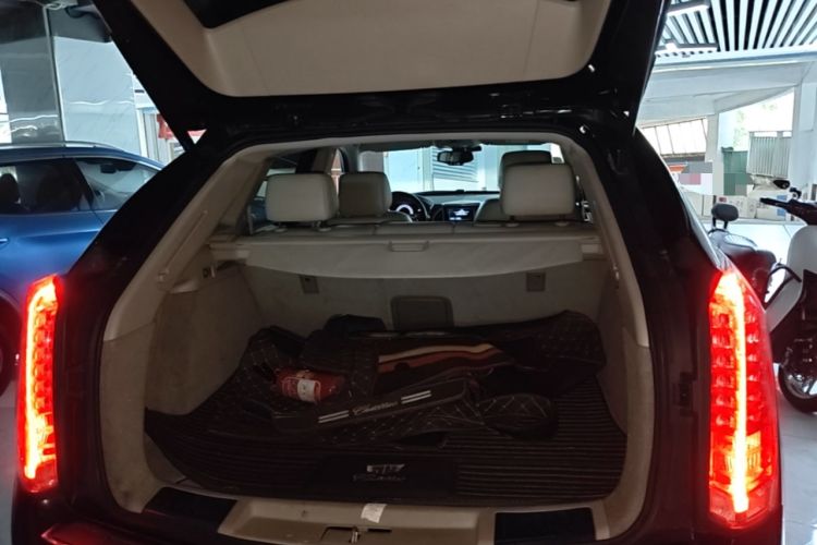 Used Cadillac SRX 2015 3.0L Elite Model Trunk