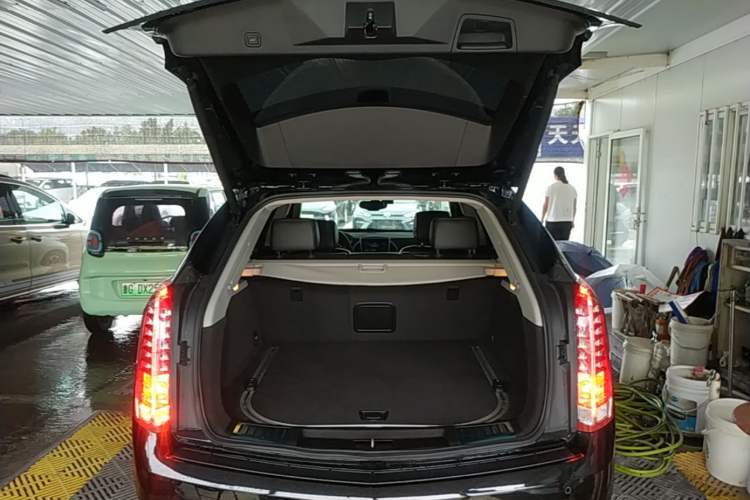 Used Cadillac SRX 2015 3.0L Luxury Model Trunk