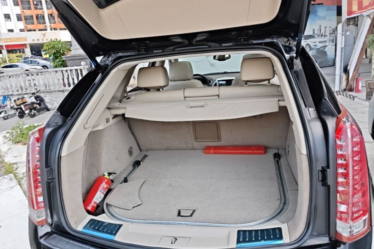 Used Cadillac SRX 2015 3.0L Elite Model Trunk