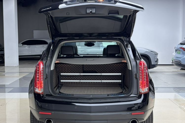 Used Cadillac SRX 2015 3.0L Elite Model Trunk