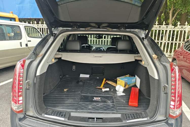 Used Cadillac SRX 2015 3.0L Elite Model Trunk