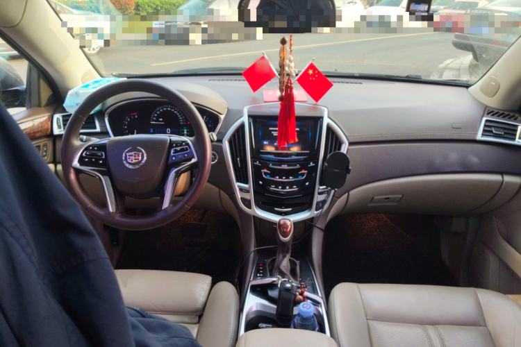 Used Cadillac SRX 2015 3.0L Elite Model Center Console