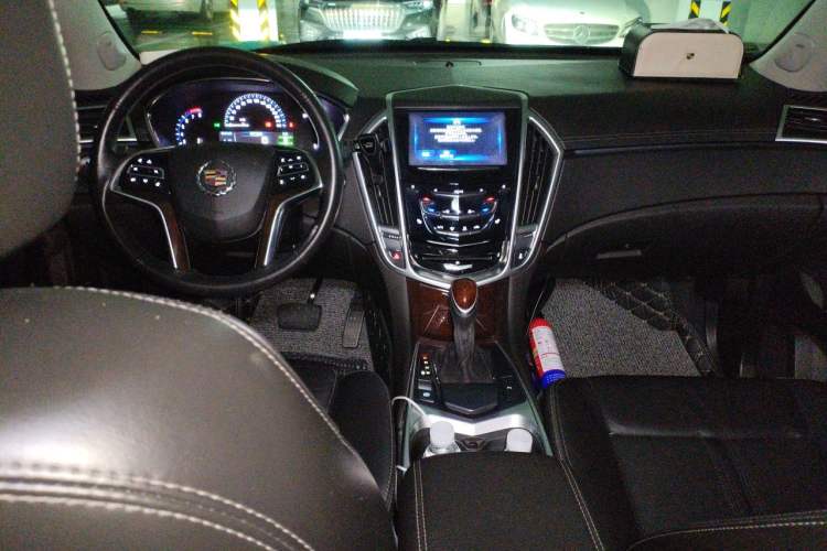 Used Cadillac SRX 2015 3.0L Elite Model Center Console