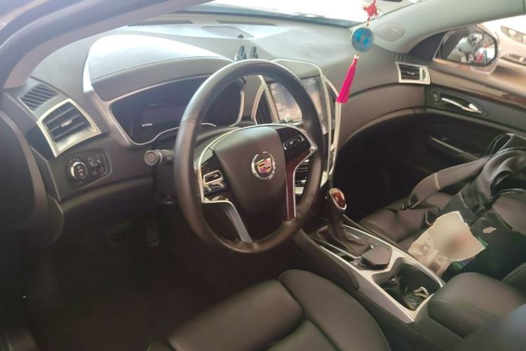 Used Cadillac SRX 2015 3.0L Elite Model Center Console