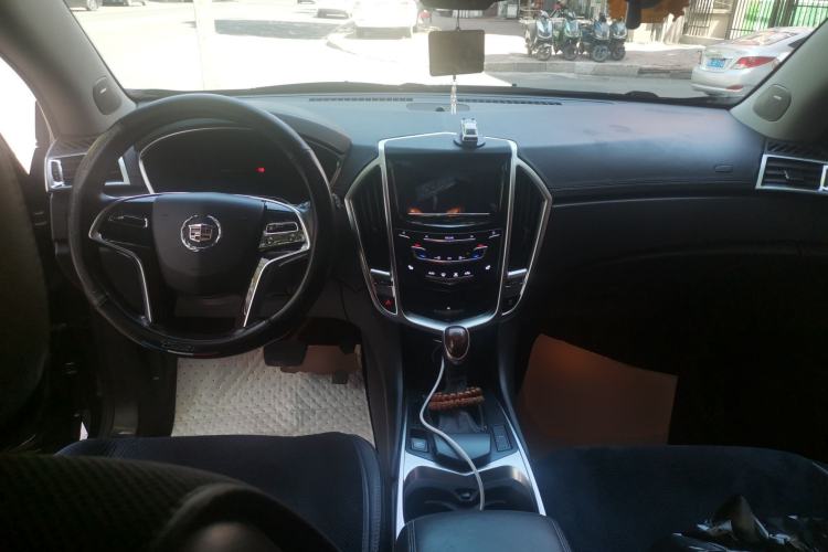 Used Cadillac SRX 2015 3.0L Elite Model Center Console