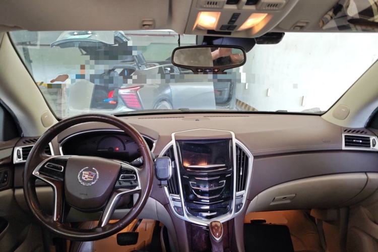 Used Cadillac SRX 2015 3.0L Flagship Model Center Console
