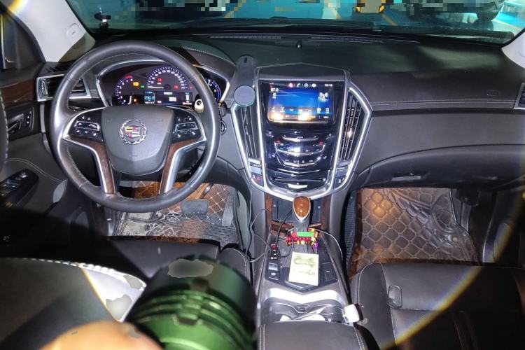 Used Cadillac SRX 2015 3.0L Elite Model Center Console