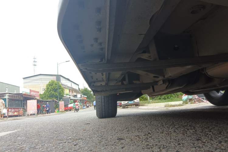 Used Cadillac SRX  Chassis Front Right