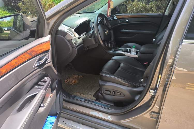 Used Cadillac SRX 2015 3.0L Elite Model Driver Seat