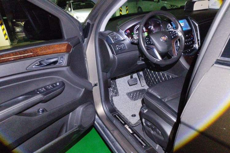 Used Cadillac SRX 2015 3.0L Elite Model Driver Seat