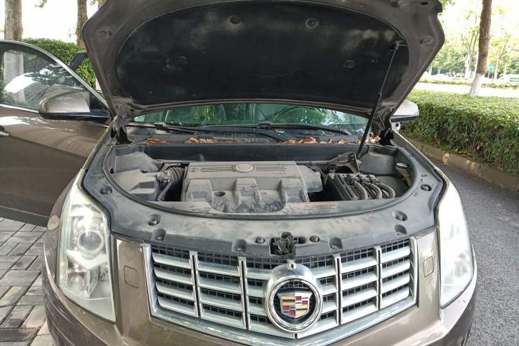 Used Cadillac SRX 2015 3.0L Comfort Version Engine Bay