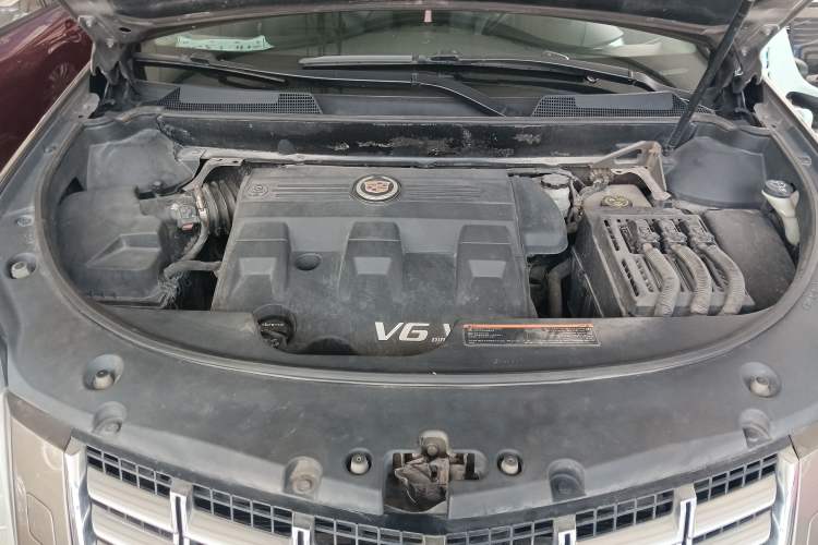 Used Cadillac SRX 2015 3.0L Comfort Version Engine Bay