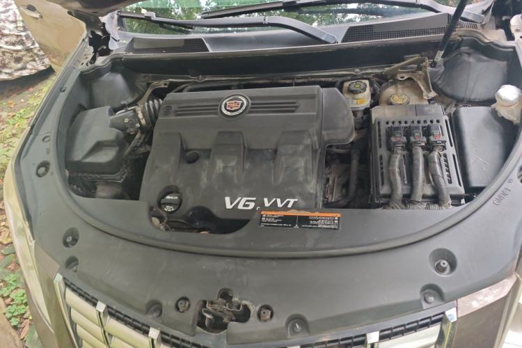 Used Cadillac SRX 2015 3.0L Comfort Version Engine Bay