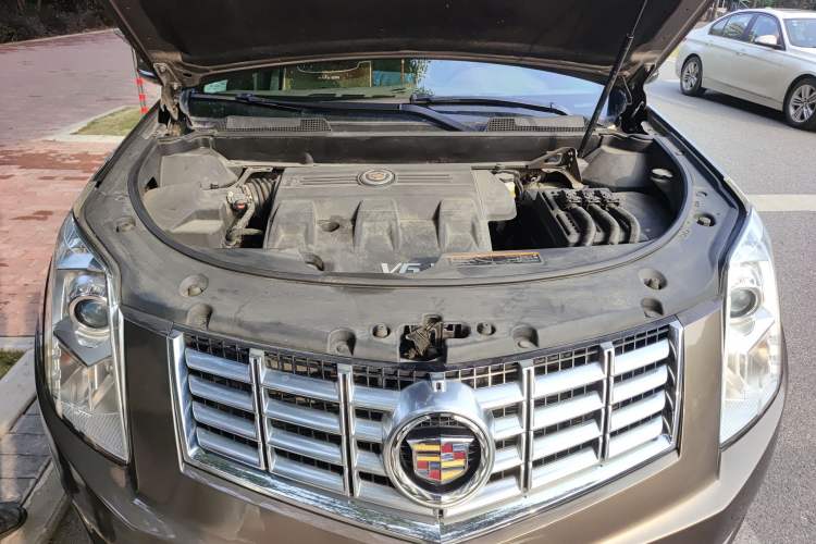 Used Cadillac SRX 2015 3.0L Comfort Version Engine Bay