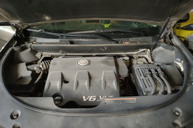 Used Cadillac SRX 2015 3.0L Comfort Version Engine Bay