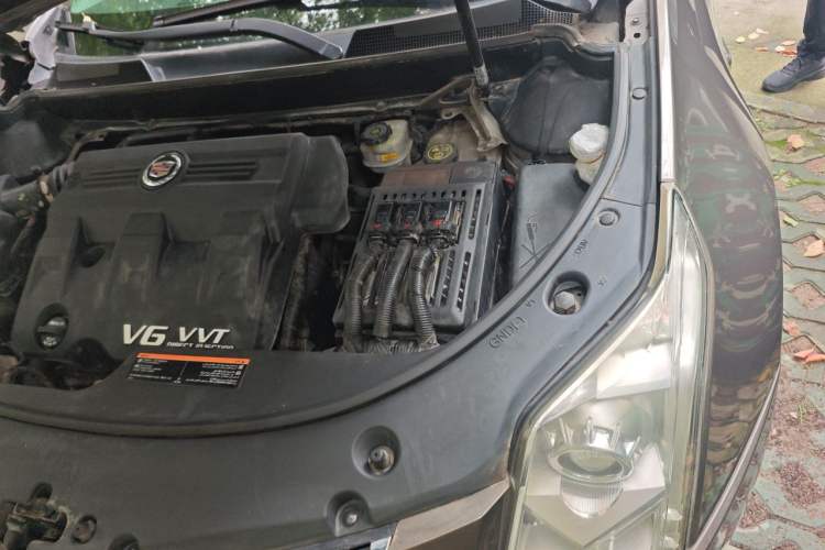 Used Cadillac SRX 2015 3.0L Comfort Version Engine Bay Left