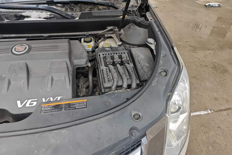 Used Cadillac SRX 2015 3.0L Comfort Version Engine Bay Left