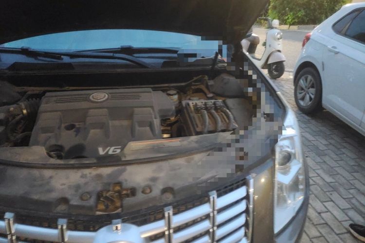 Used Cadillac SRX 2015 3.0L Elite Model Engine Bay Left