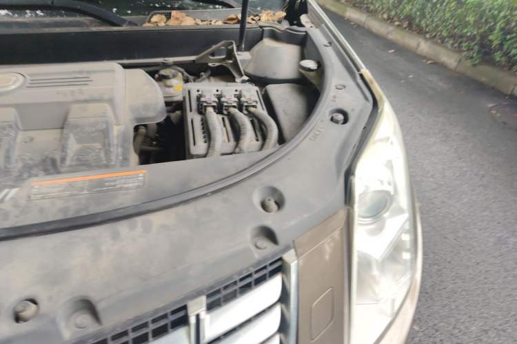 Used Cadillac SRX 2015 3.0L Comfort Version Engine Bay Left