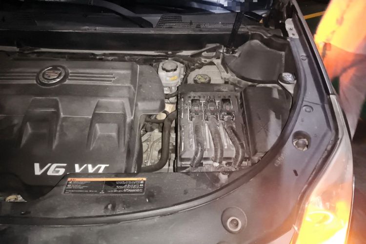 Used Cadillac SRX 2015 3.0L Comfort Version Engine Bay Left
