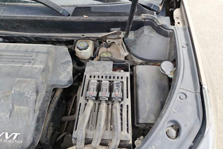 Used Cadillac SRX 2015 3.0L Comfort Version Engine Bay Left