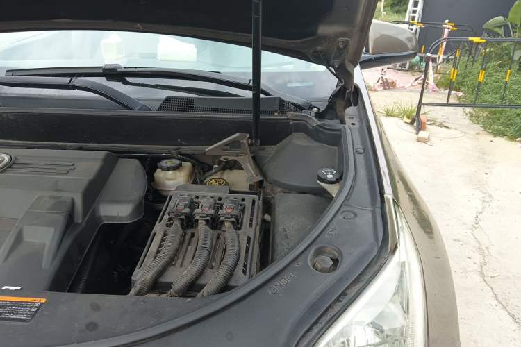 Used Cadillac SRX  Engine Bay Left