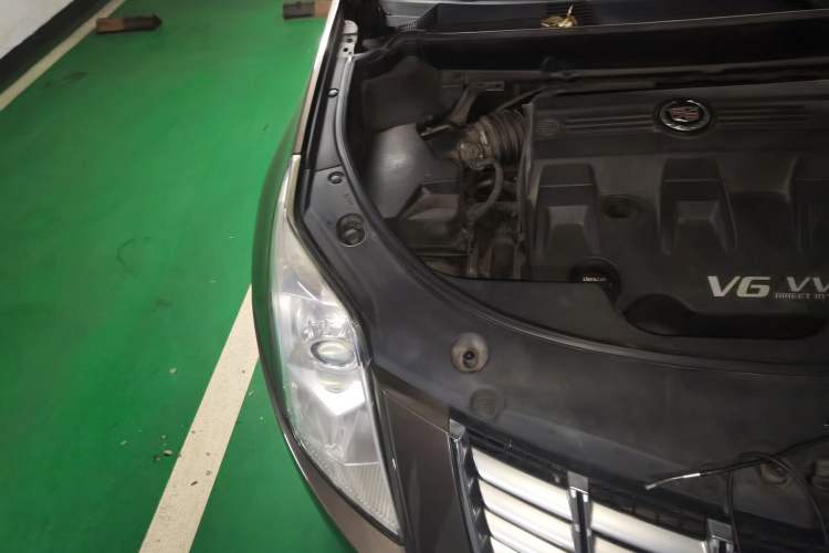 Used Cadillac SRX 2015 3.0L Comfort Version Engine Bay Right