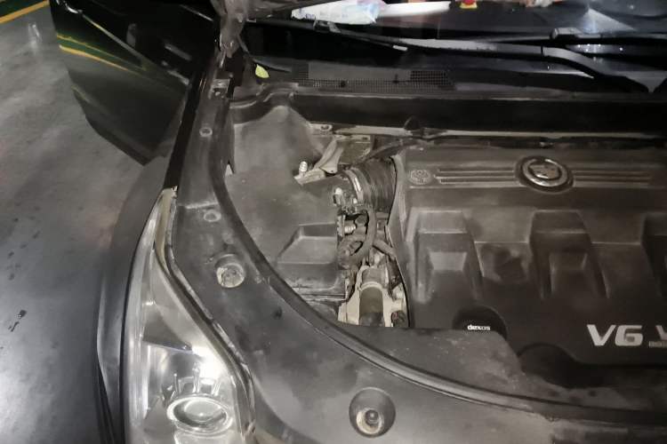 Used Cadillac SRX 2015 3.0L Comfort Version Engine Bay Right
