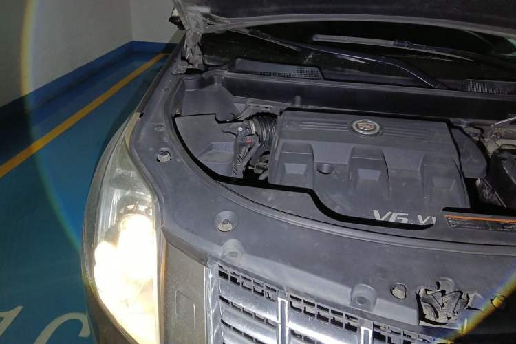 Used Cadillac SRX 2015 3.0L Elite Model Engine Bay Right