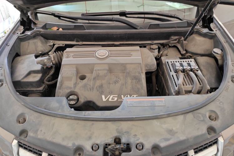 Used Cadillac SRX 2015 3.0L Flagship Model Engine Bay