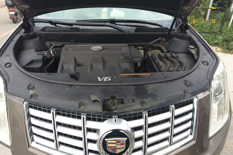 Used Cadillac SRX  Engine Bay