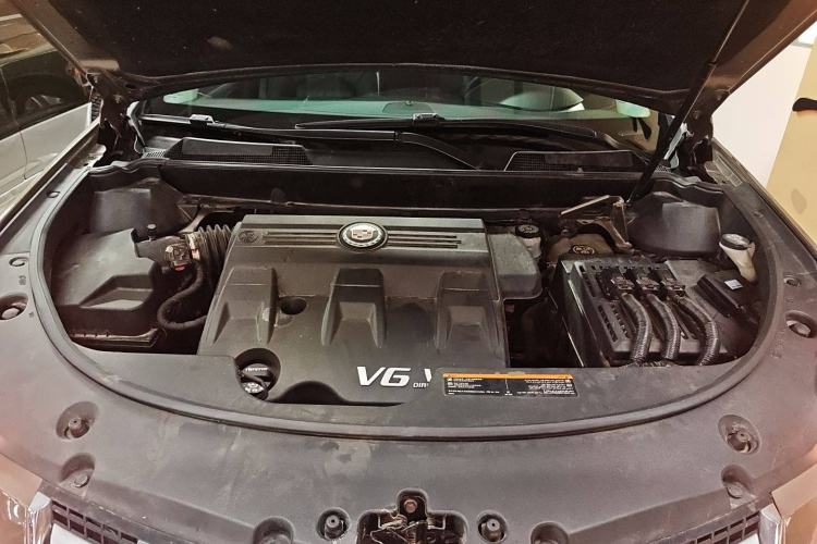 Used Cadillac SRX 2015 3.0L Comfort Version Engine Bay