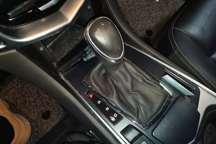 Used Cadillac SRX 2015 3.0L Comfort Version Gear Lever