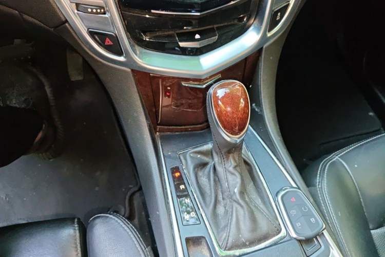 Used Cadillac SRX 2015 3.0L Elite Model Gear Lever