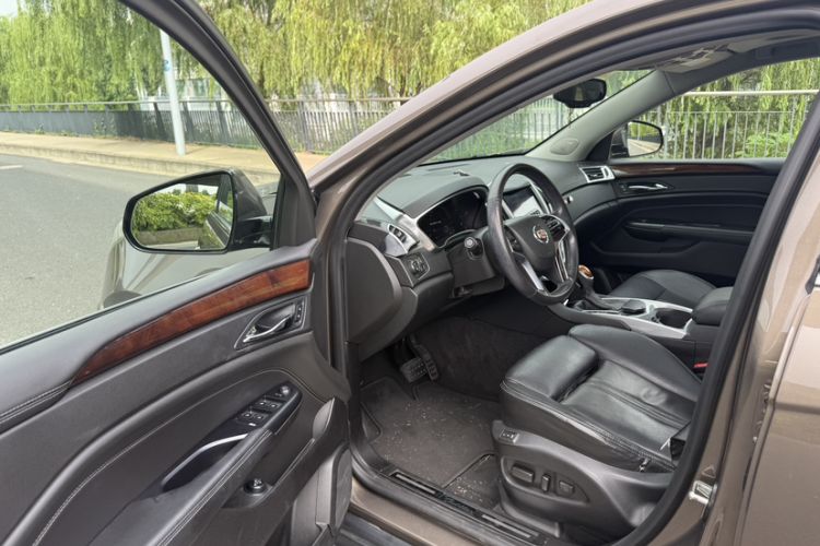 Used Cadillac SRX 2015 3.0L Elite Model Interior 3