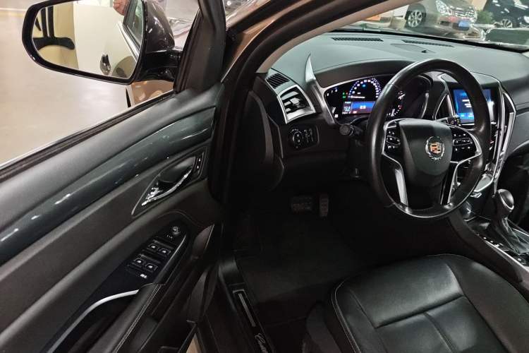 Used Cadillac SRX 2015 3.0L Comfort Version Interior 3