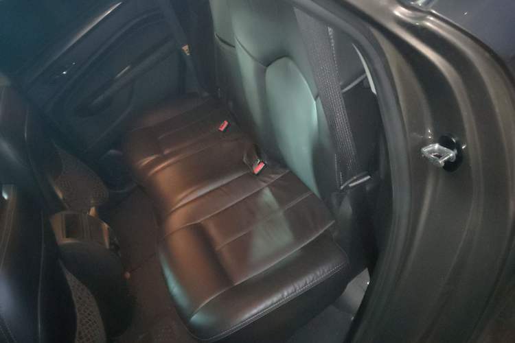 Used Cadillac SRX 2015 3.0L Comfort Version Interior 4