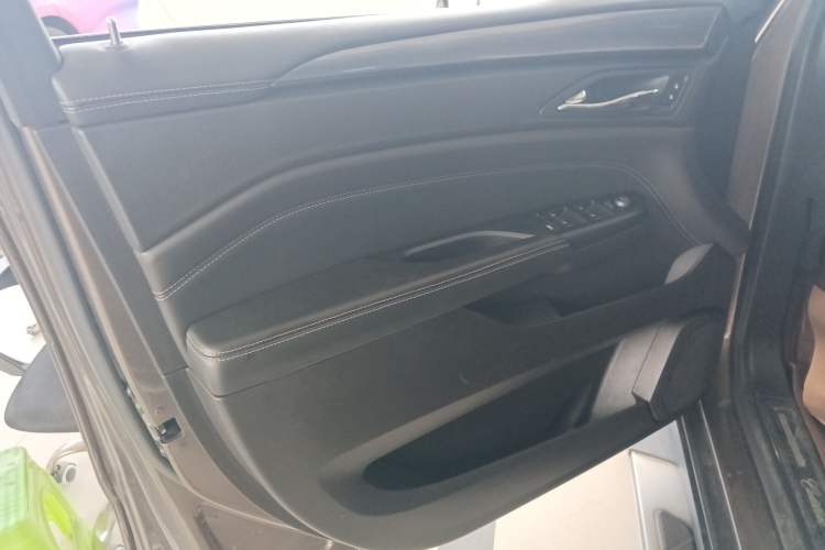 Used Cadillac SRX 2015 3.0L Comfort Version Left Front Door Interior