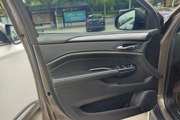 Used Cadillac SRX 2015 3.0L Comfort Version Left Front Door Interior