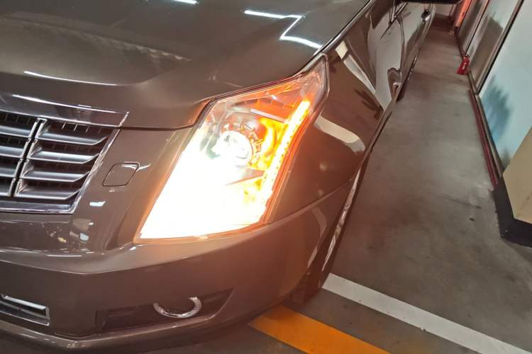 Used Cadillac SRX 2015 3.0L Comfort Version Left Front Headlight