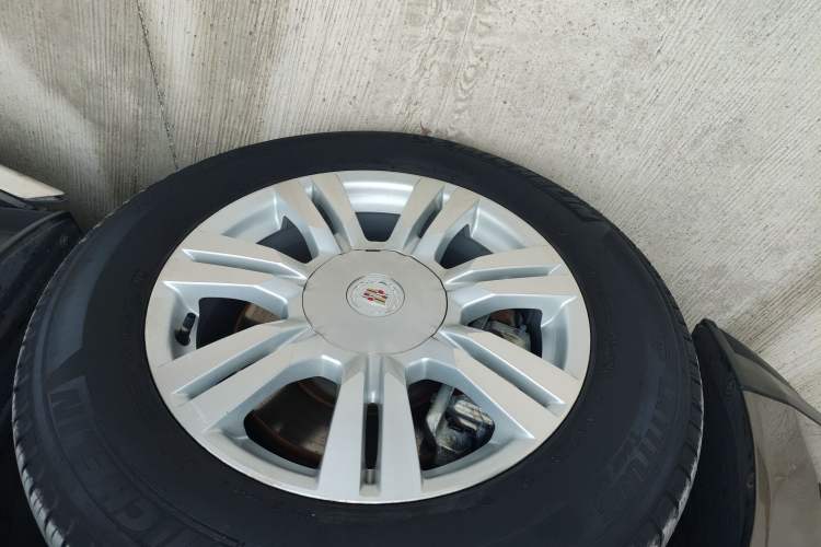 Used Cadillac SRX 2015 3.0L Comfort Version Left Front Wheel Hub