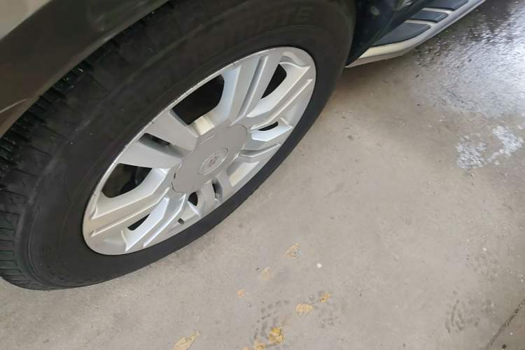 Used Cadillac SRX 2015 3.0L Elite Model Left Front Wheel Hub