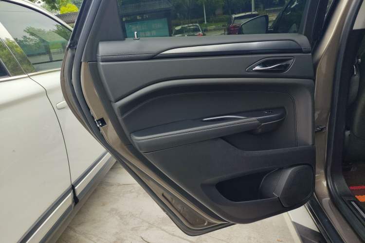 Used Cadillac SRX 2015 3.0L Comfort Version Left Rear Door Interior