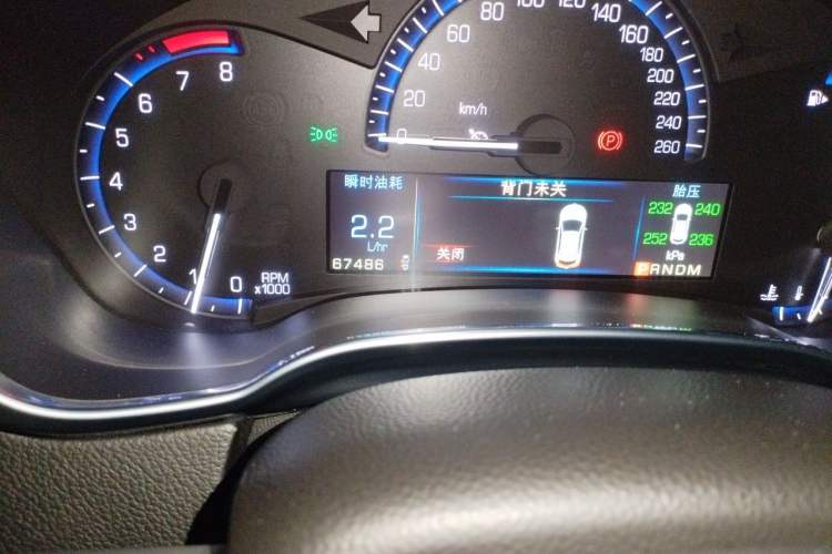 Used Cadillac SRX 2015 3.0L Elite Model Odometer Close Up
